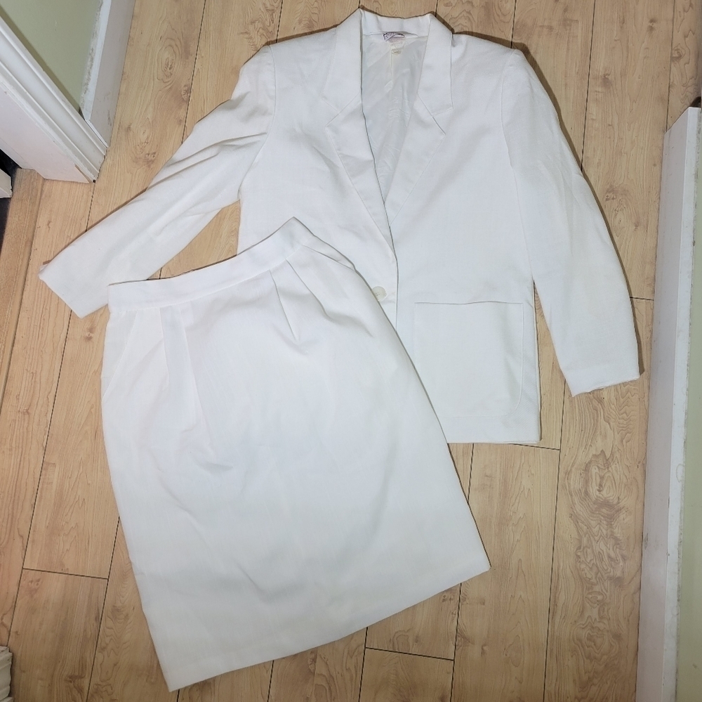 Vintage 1980s Koret white single breasted blazer suit skirt set small medium